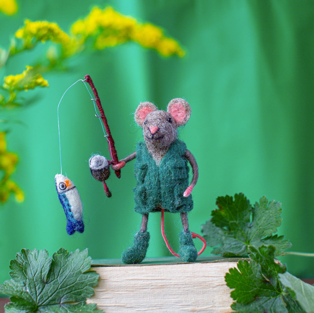 Felted Tiny Mouse - Fishing